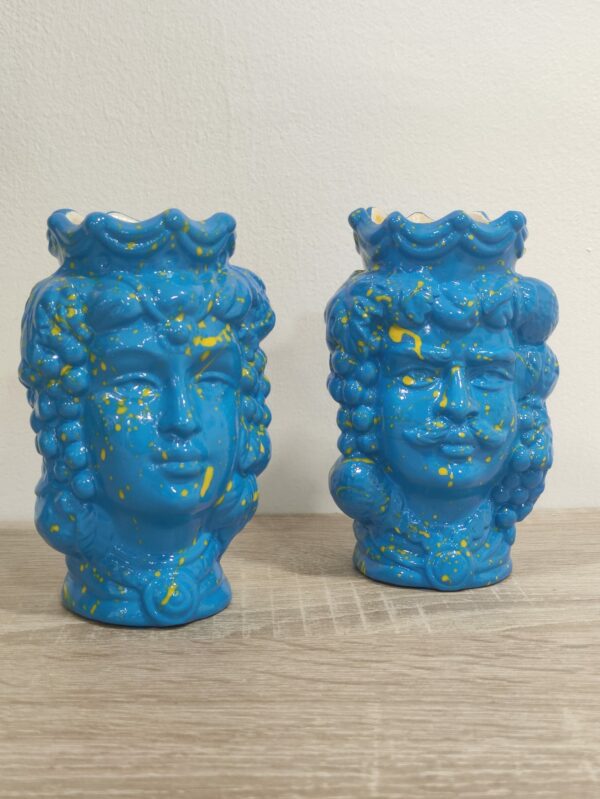 Coppia Teste di Moro con Frutta in Ceramica Siciliana Artigianale - Pittura a Freddo - 12 cm - Azzurro e Giallo