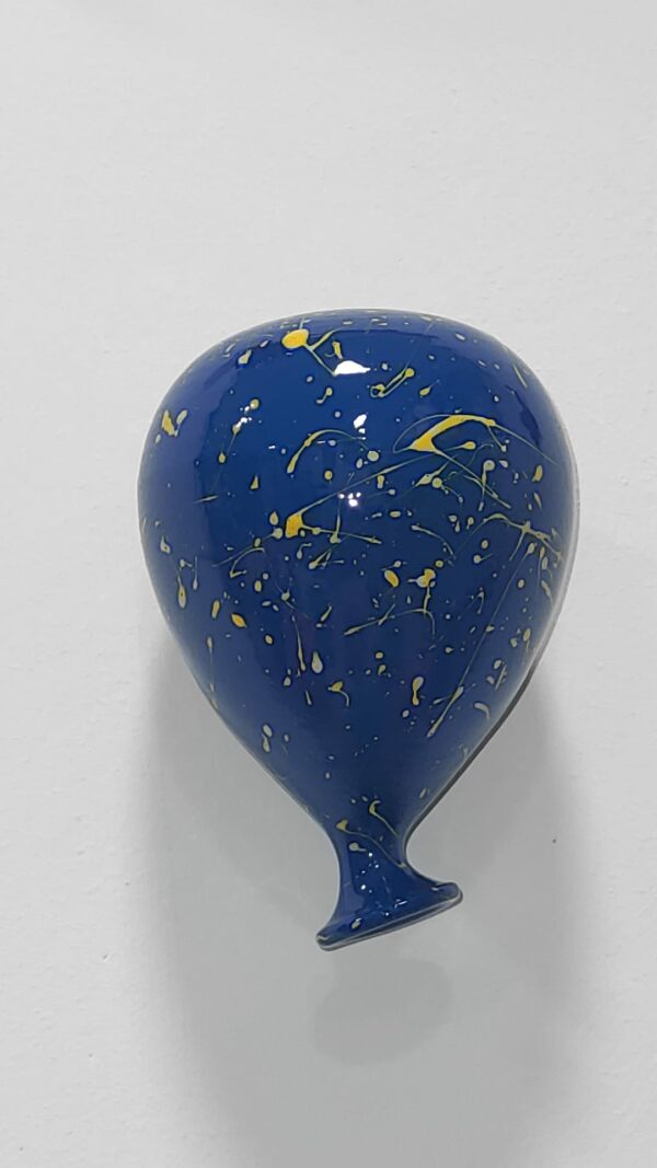 Palloncino da Parete in Ceramica Artigianale - Lavorazione a Mano - Circonferenza 25 cm - Altezza 11 cm - Blu Schizzato Giallo